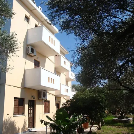 Calamon Aparthotel *